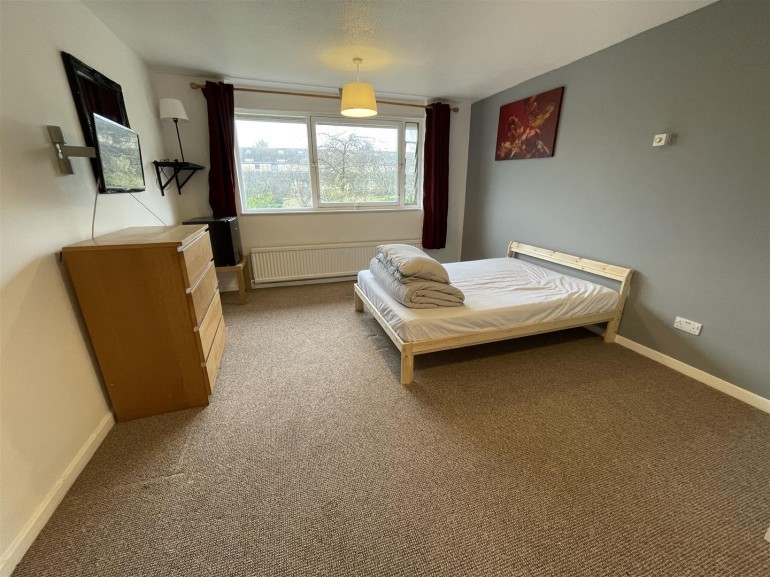 North Twelfth Street, Milton Keynes