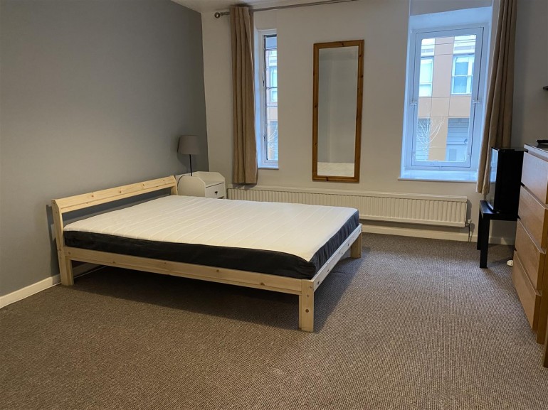 North Twelfth Street, Milton Keynes