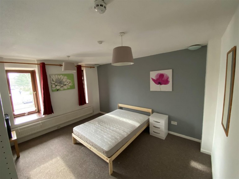 North Eleventh Street, Milton Keynes