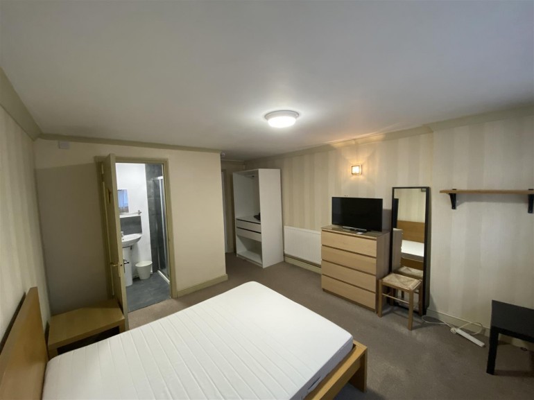 North Twelfth Street, Milton Keynes