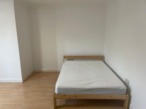 View Full Details for 152 North Row, Milton Keynes, MK9 1AY