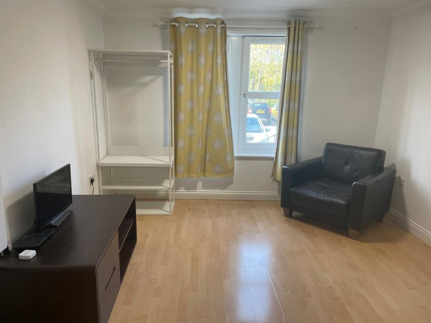 Images for 152 North Row, Milton Keynes, MK9 1AY