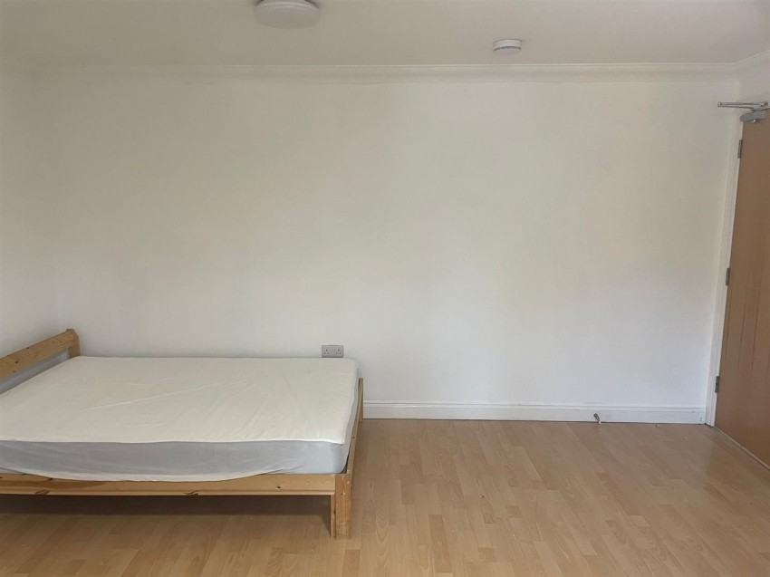 Images for 152 North Row, Milton Keynes, MK9 1AY